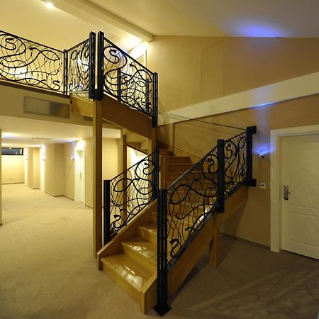 Hotel 1000 Ruza Belgrad Exterior foto
