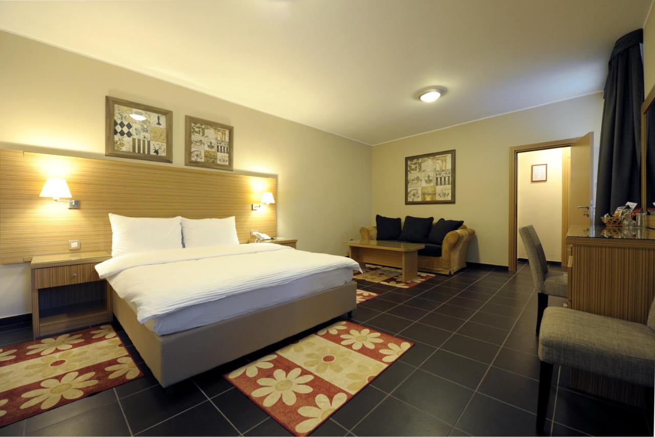 Hotel 1000 Ruza Belgrad Exterior foto