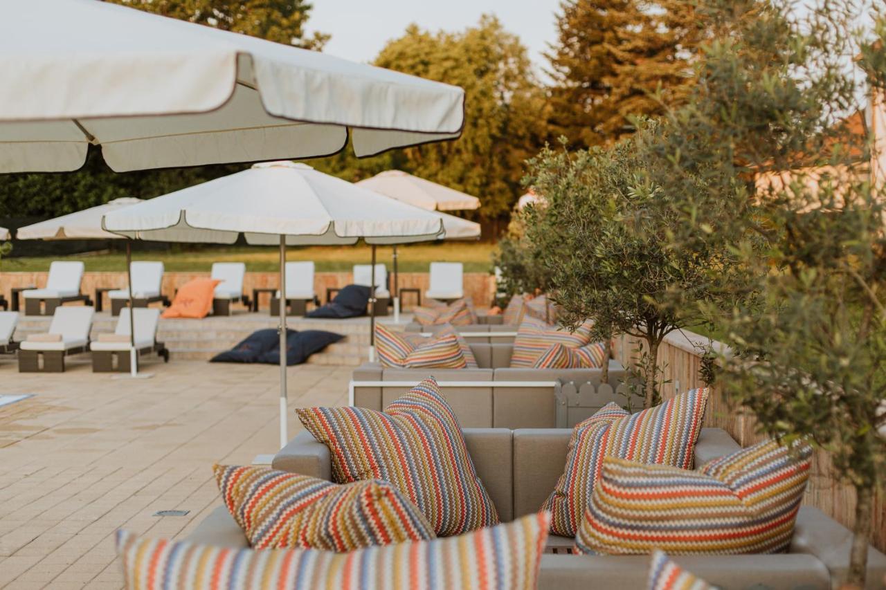 Hotel 1000 Ruza Belgrad Exterior foto