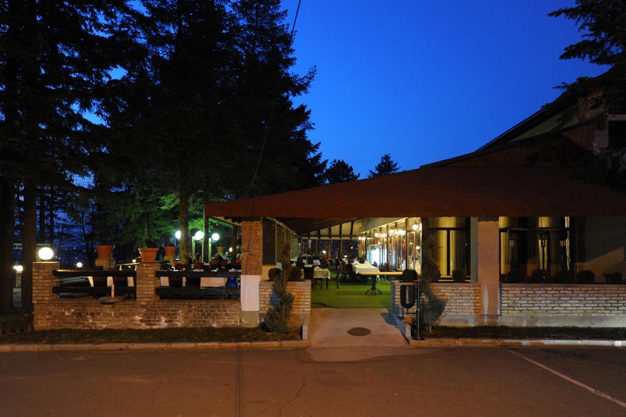 Hotel 1000 Ruza Belgrad Exterior foto