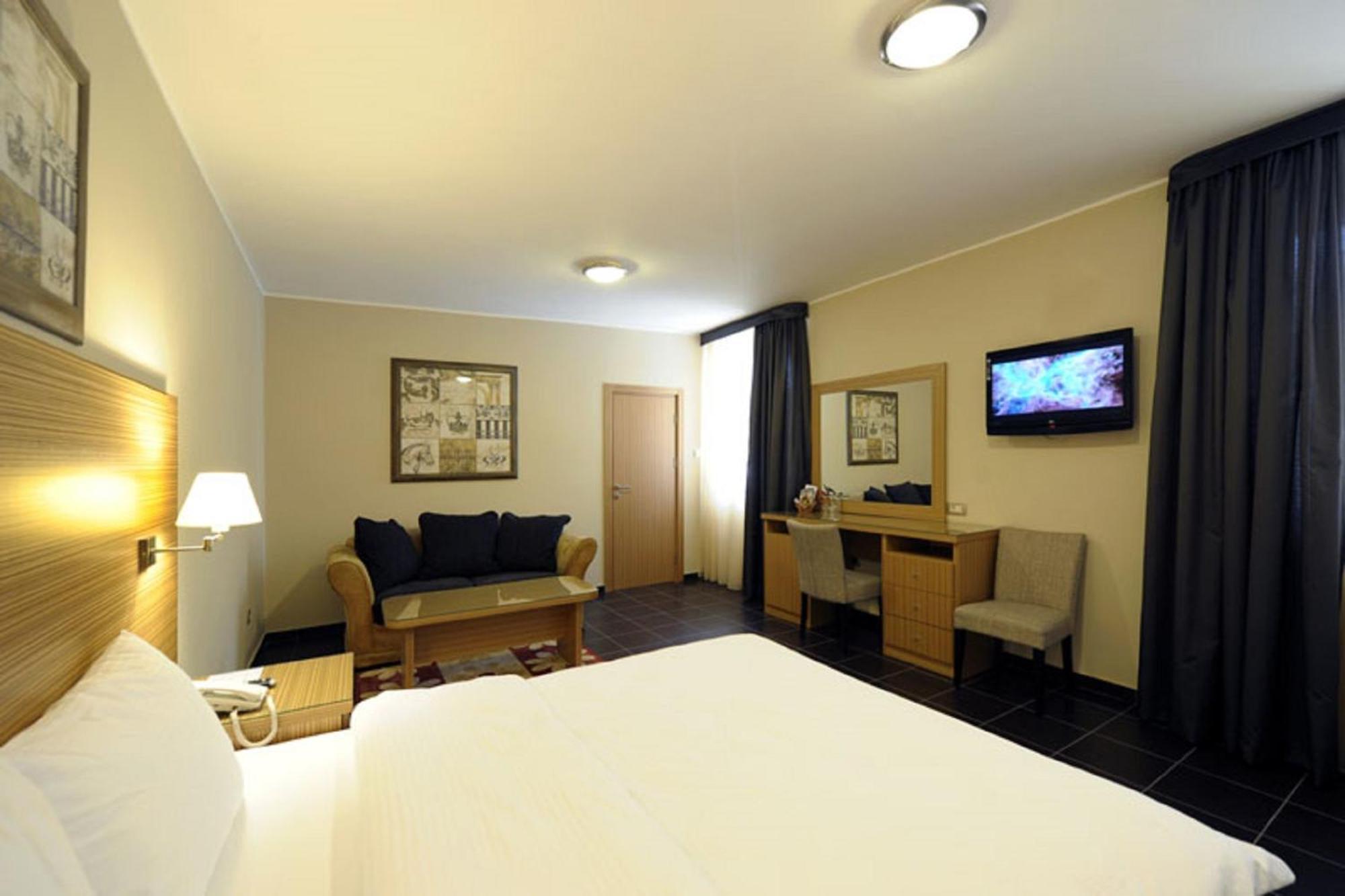 Hotel 1000 Ruza Belgrad Cameră foto