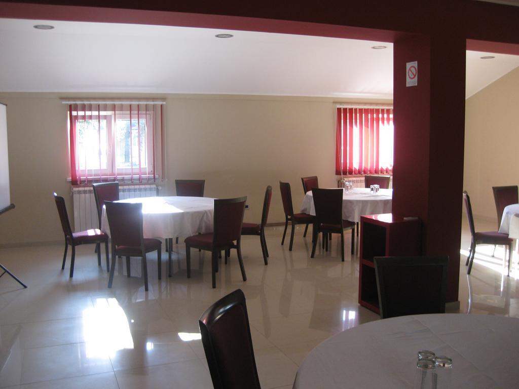 Hotel 1000 Ruza Belgrad Exterior foto