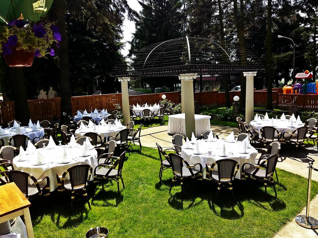 Hotel 1000 Ruza Belgrad Exterior foto