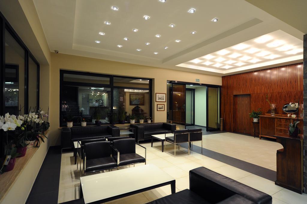 Hotel 1000 Ruza Belgrad Exterior foto